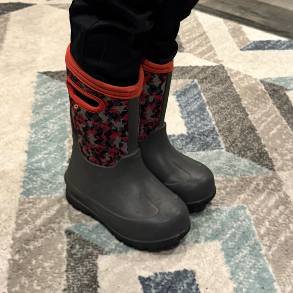 Kids Red and Black Winter Bogs - Picture 6 of 6